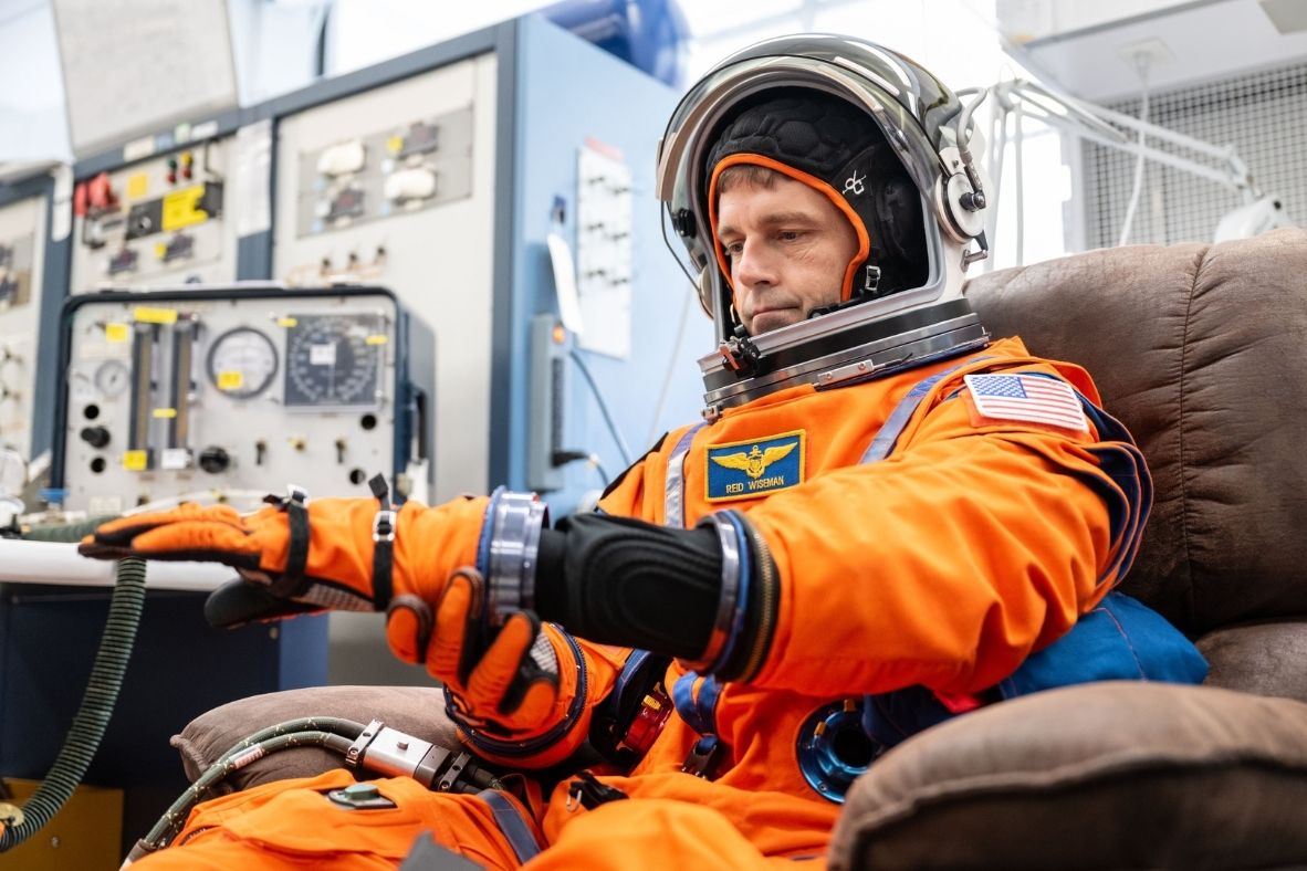 NASA Artemis space suit OCSS survival system