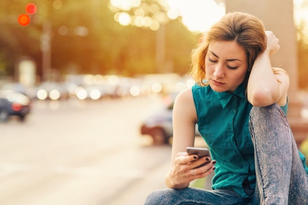 Cell phones using problems (image credit:Canva)